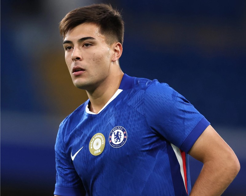 Anselmino trở về Chelsea giữa khủng hoảng hàng thủ 1 Chelsea đưa Anselmino vào đội hình 1