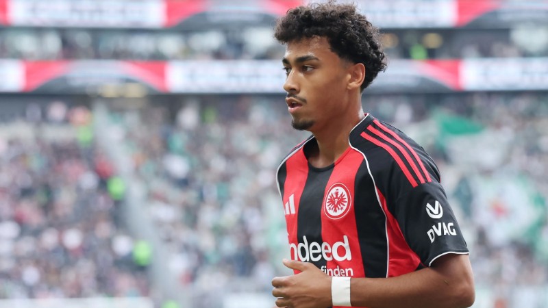 Nathaniel Brown được Man Utd săn đón với mức giá 40 triệu bảng 3 Brown giúp khỏa lấp hành lang cánh trái của MU