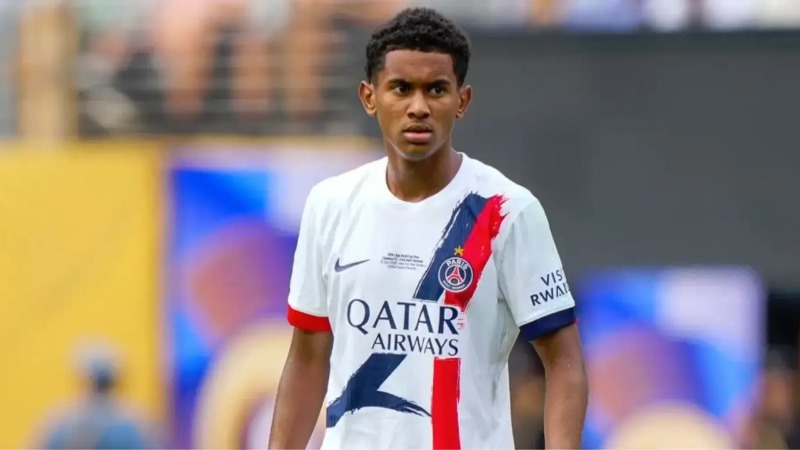 Mbappe yêu cầu Real chiêu mộ Senny Mayulu 2 Kền kền trắng sẵn sàng chi 50 triệu euro cho Mayulu