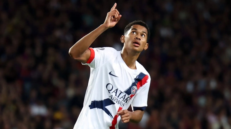 Mbappe yêu cầu Real chiêu mộ Senny Mayulu 1 Mbappe muốn đứa Mayulu đến Bernabeu